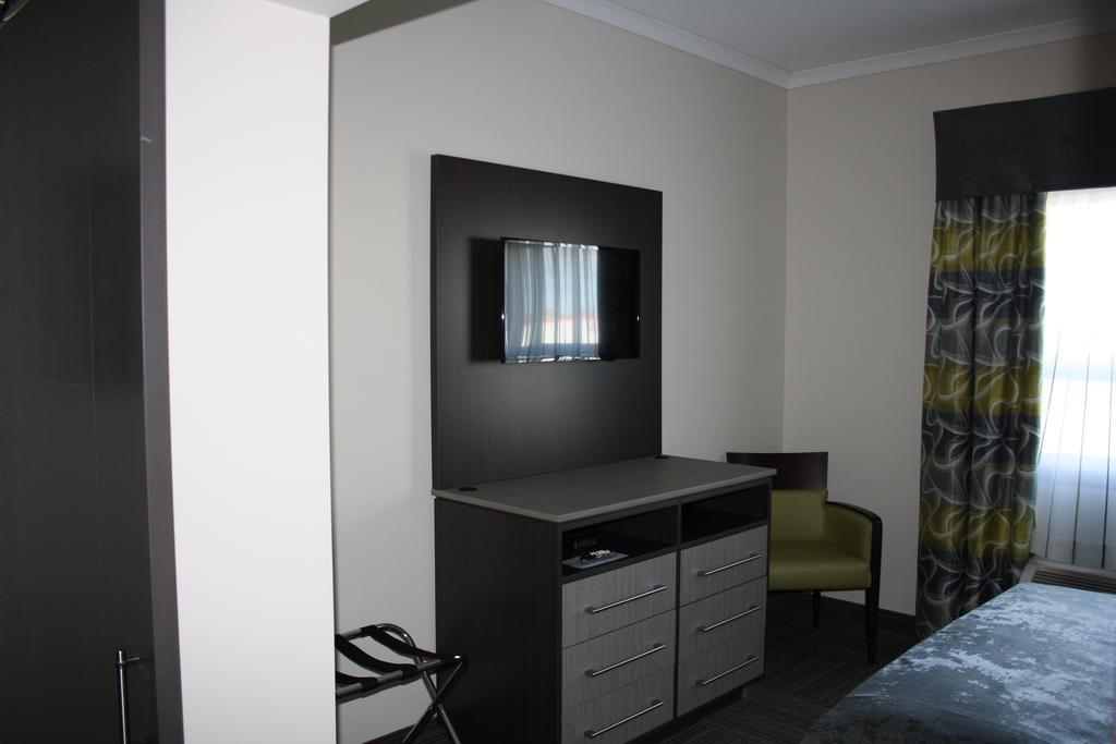 Crossroads Inn & Suites Paradise Exteriér fotografie