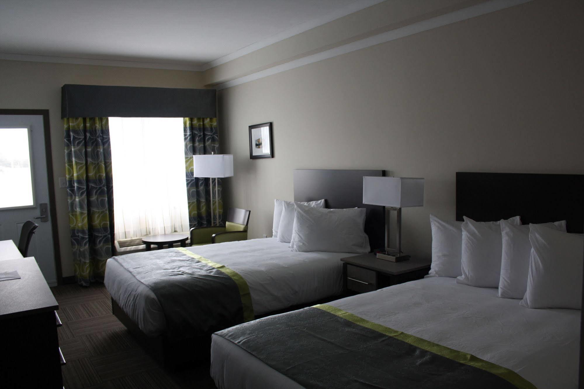 Crossroads Inn & Suites Paradise Exteriér fotografie