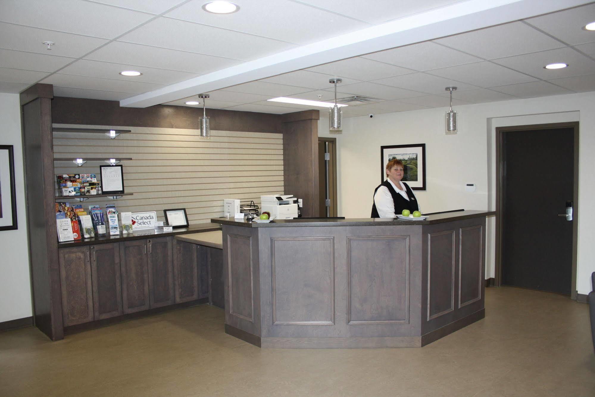 Crossroads Inn & Suites Paradise Exteriér fotografie