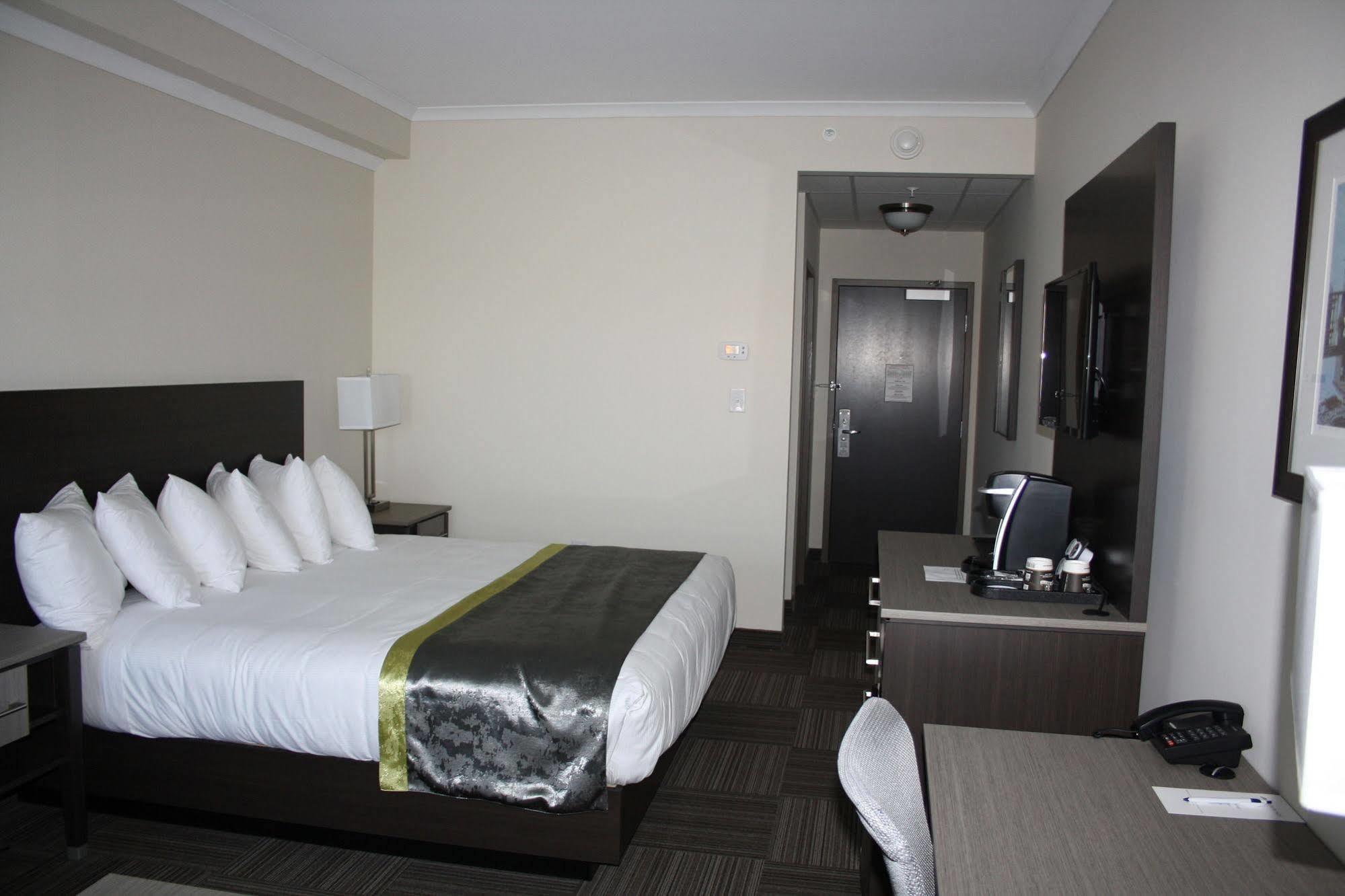 Crossroads Inn & Suites Paradise Exteriér fotografie